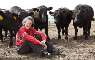 Temple Grandin ao lado de animais